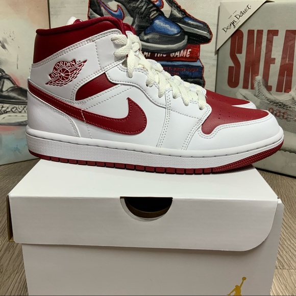 Nike Air Jordan 1 Mid Reverse Chicago BQ6472-161 Red White Womens Size 8 - Picture 4 of 9